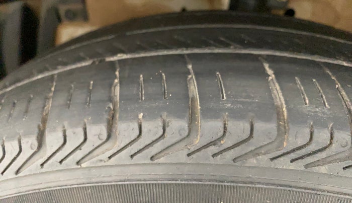 2013 Maruti Swift VDI, Diesel, Manual, 1,13,041 km, Left Front Tyre Tread
