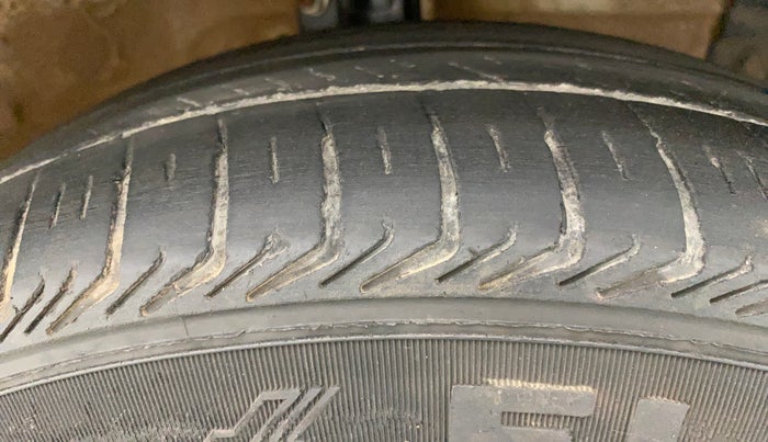 2013 Maruti Swift VDI, Diesel, Manual, 1,13,041 km, Right Front Tyre Tread