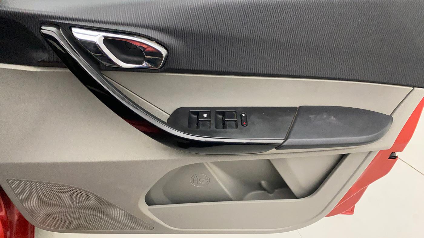 2019 Tata Tiago XZ PLUS PETROL, Petrol, Manual, 18,805 km, Driver Side Door Panels Control