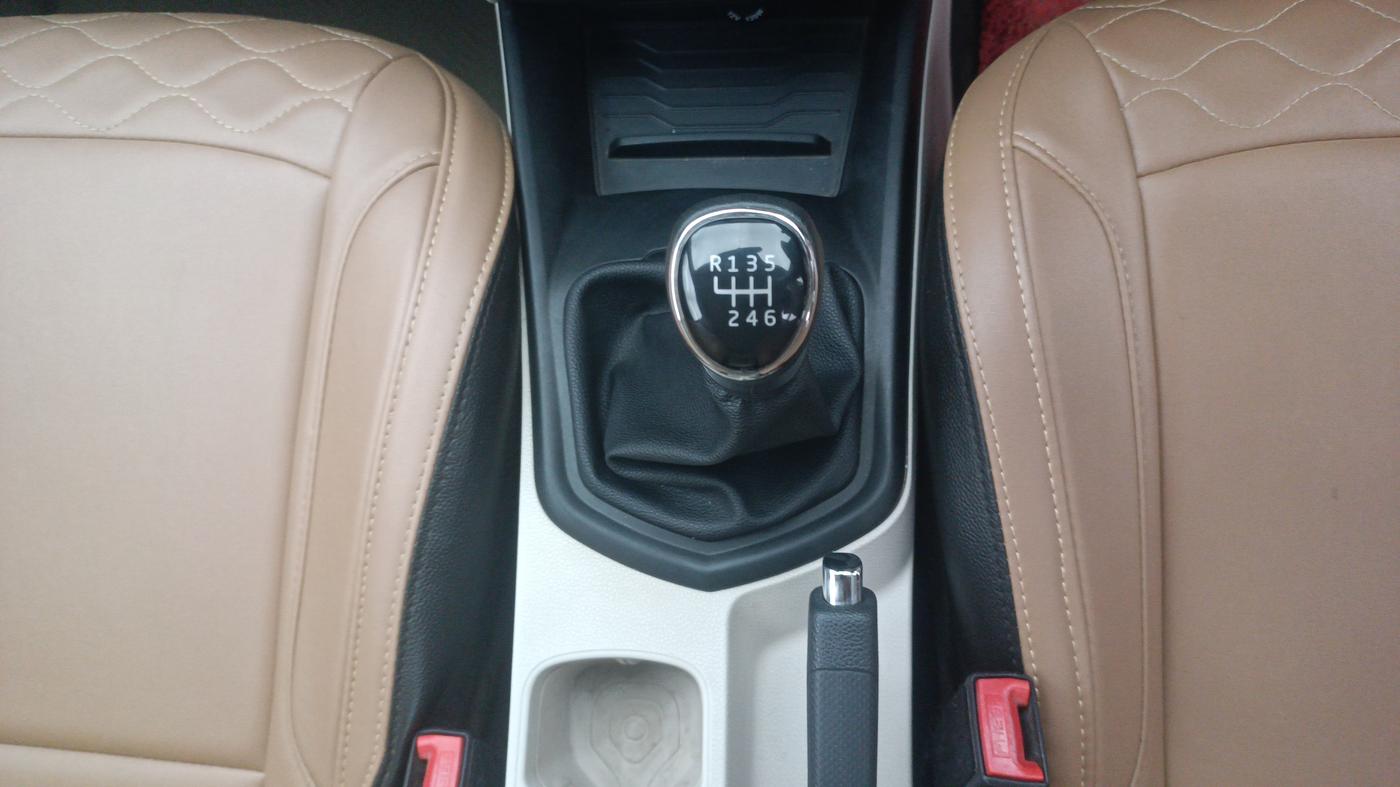 2019 Mahindra XUV300 W6 1.2 PETROL, Petrol, Manual, 43,459 km, Gear Lever