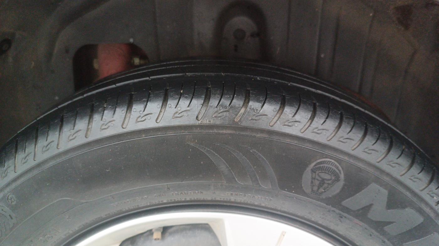 2019 Mahindra XUV300 W6 1.2 PETROL, Petrol, Manual, 43,459 km, Left Rear Tyre Tread