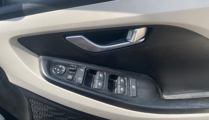 2022 Hyundai Creta SX 1.5 PETROL, Petrol, Manual, 76,557 km, Driver Side Door Panels Control