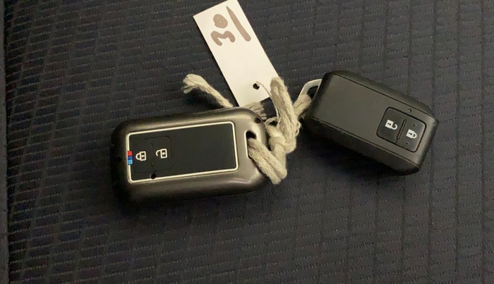 2021 Toyota Glanza G, Petrol, Manual, 35,609 km, Key Close Up