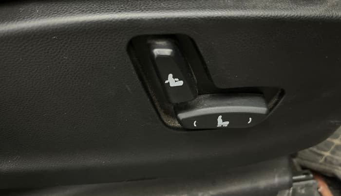 2020 MG HECTOR PLUS SHARP 1.5 PETROL TURBO DCT 6-STR, Petrol, Automatic, 52,464 km, Driver Side Adjustment Panel