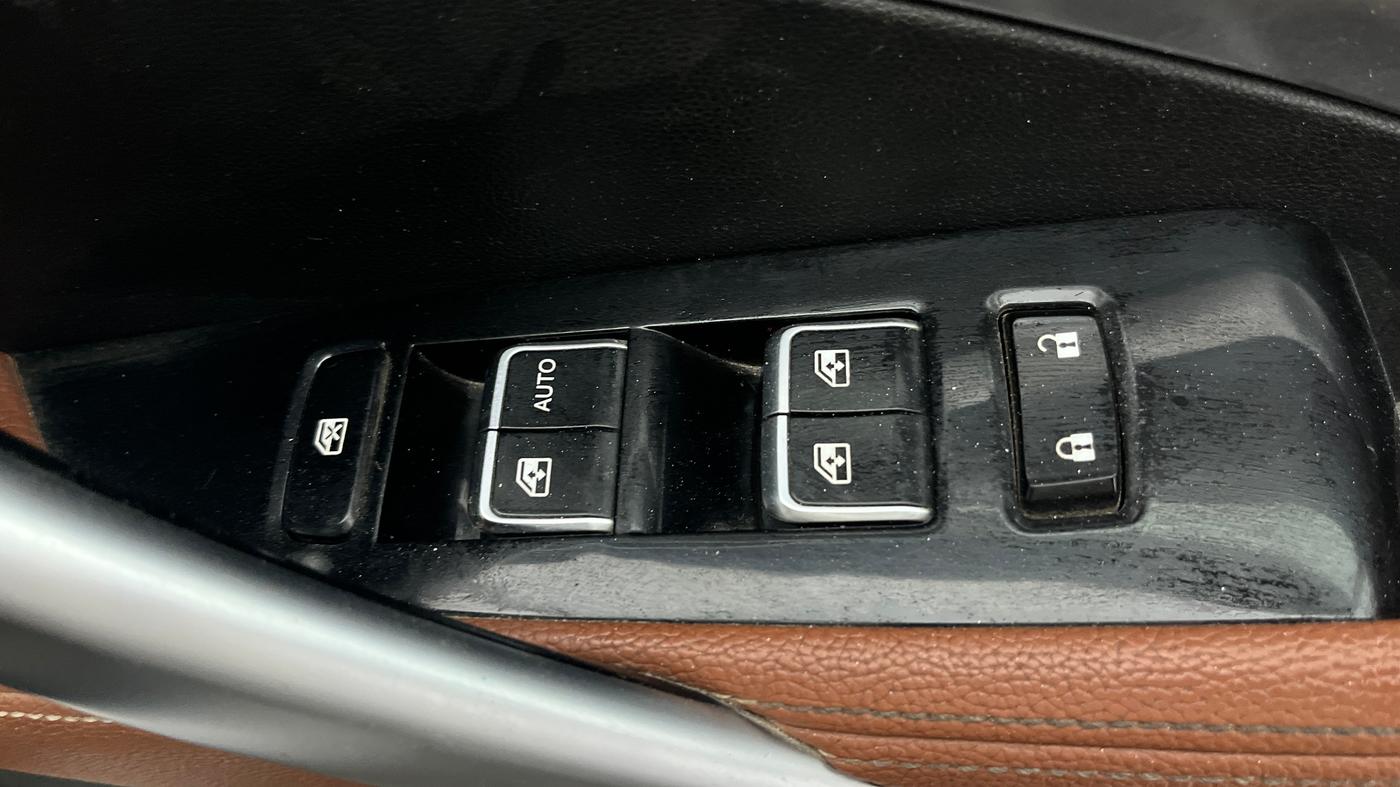 2020 MG HECTOR PLUS SHARP 1.5 PETROL TURBO DCT 6-STR, Petrol, Automatic, 52,464 km, Driver Side Door Panels Control