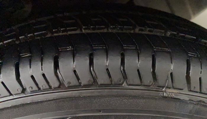 2014 Hyundai i10 SPORTZ 1.1, Petrol, Manual, 20,808 km, Left Rear Tyre Tread