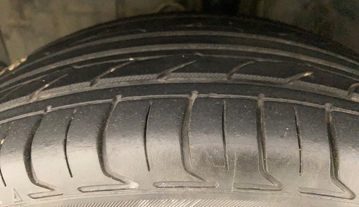 2012 Toyota Etios Liva GD SP, Diesel, Manual, 1,25,202 km, Left Front Tyre Tread