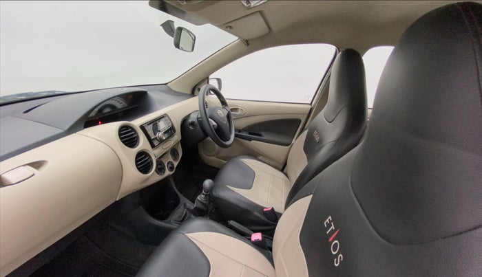 2012 Toyota Etios Liva GD SP, Diesel, Manual, 1,25,202 km, Right Side Front Door Cabin