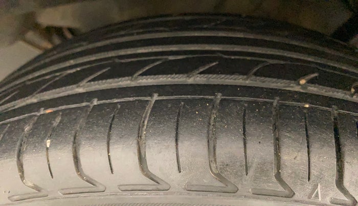 2012 Toyota Etios Liva GD SP, Diesel, Manual, 1,25,202 km, Right Front Tyre Tread