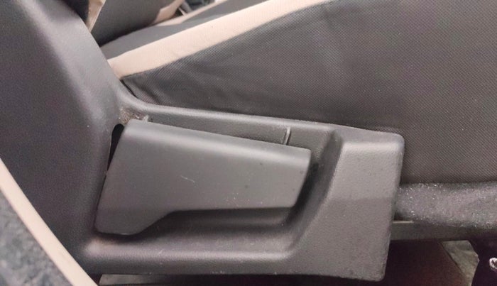 2022 Renault TRIBER RXE MT, Petrol, Manual, 52,048 km, Driver Side Adjustment Panel