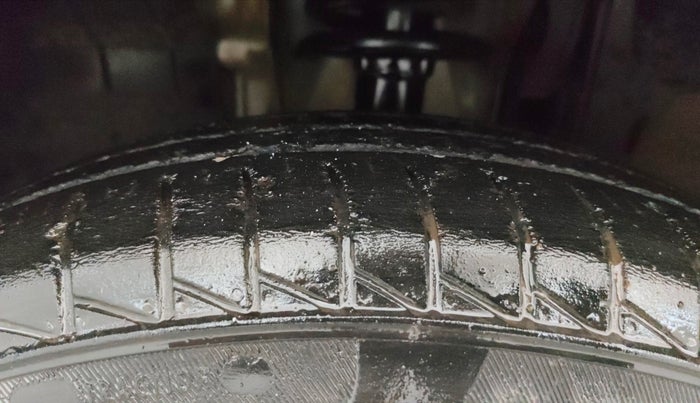 2022 Renault TRIBER RXE MT, Petrol, Manual, 52,048 km, Left Front Tyre Tread