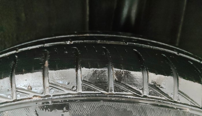 2022 Renault TRIBER RXE MT, Petrol, Manual, 52,048 km, Left Rear Tyre Tread