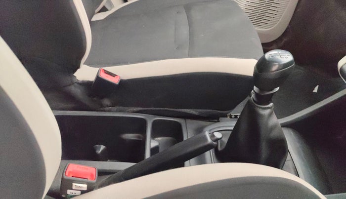 2022 Renault TRIBER RXE MT, Petrol, Manual, 52,048 km, Gear Lever