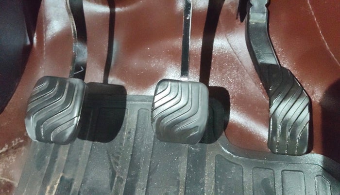 2022 Renault TRIBER RXE MT, Petrol, Manual, 52,048 km, Pedals