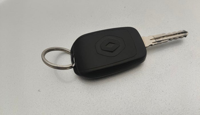 2022 Renault TRIBER RXE MT, Petrol, Manual, 52,048 km, Key Close Up