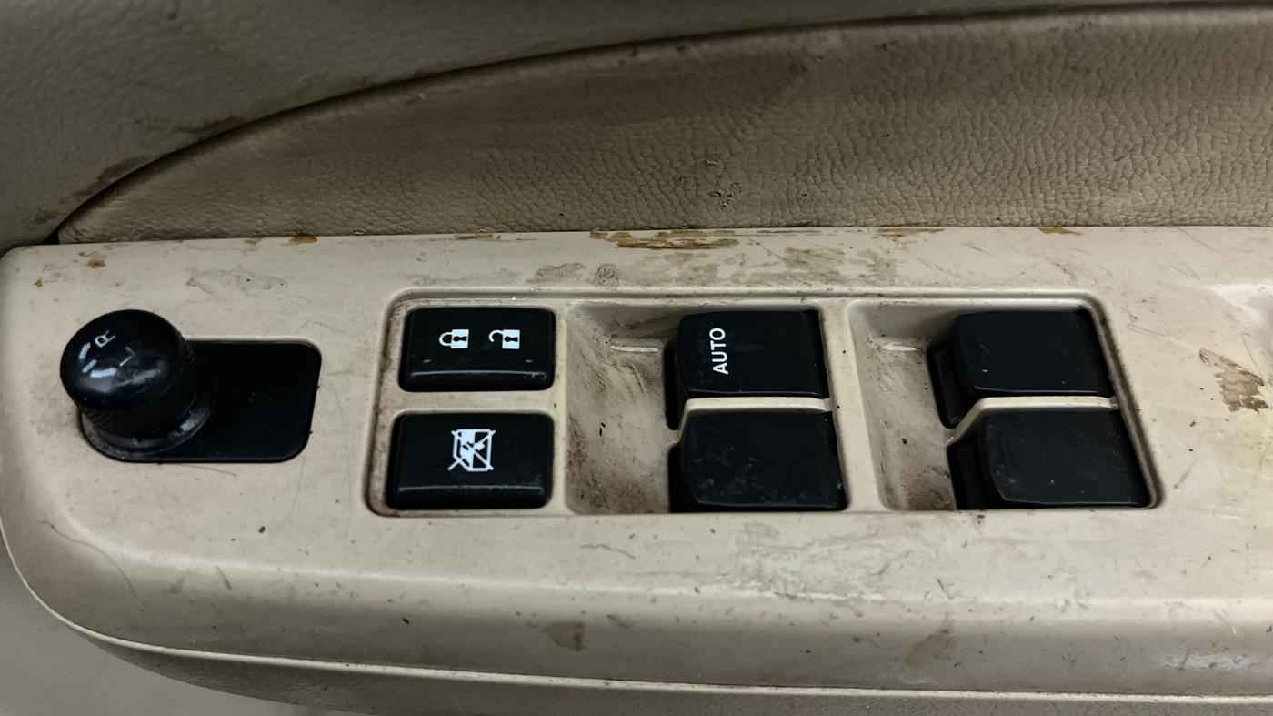 2016 Maruti Ciaz VDI+ SHVS, Diesel, Manual, 1,03,018 km, Driver Side Door Panels Control