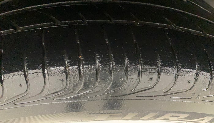 2013 Toyota Etios Liva V, Petrol, Manual, 61,478 km, Right Rear Tyre Tread