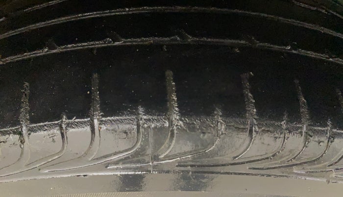 2013 Toyota Etios Liva V, Petrol, Manual, 61,478 km, Right Front Tyre Tread