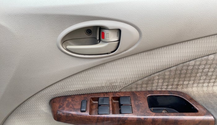 2013 Toyota Etios Liva V, Petrol, Manual, 61,478 km, Driver Side Door Panels Control