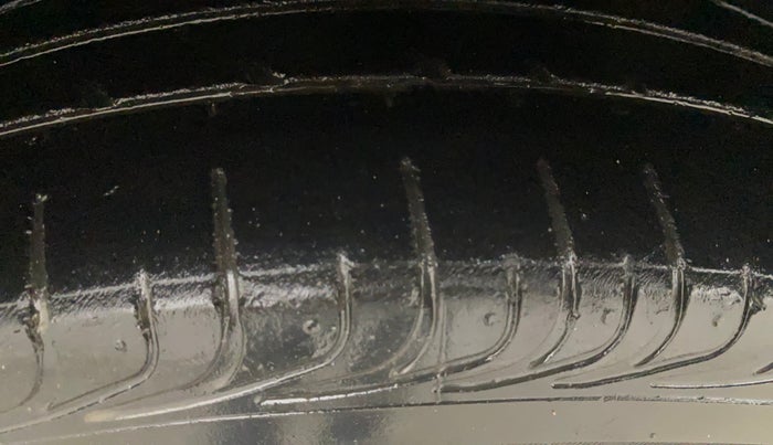 2013 Toyota Etios Liva V, Petrol, Manual, 61,478 km, Left Front Tyre Tread