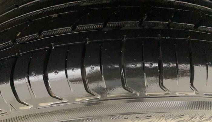 2013 Toyota Etios Liva V, Petrol, Manual, 61,478 km, Left Rear Tyre Tread