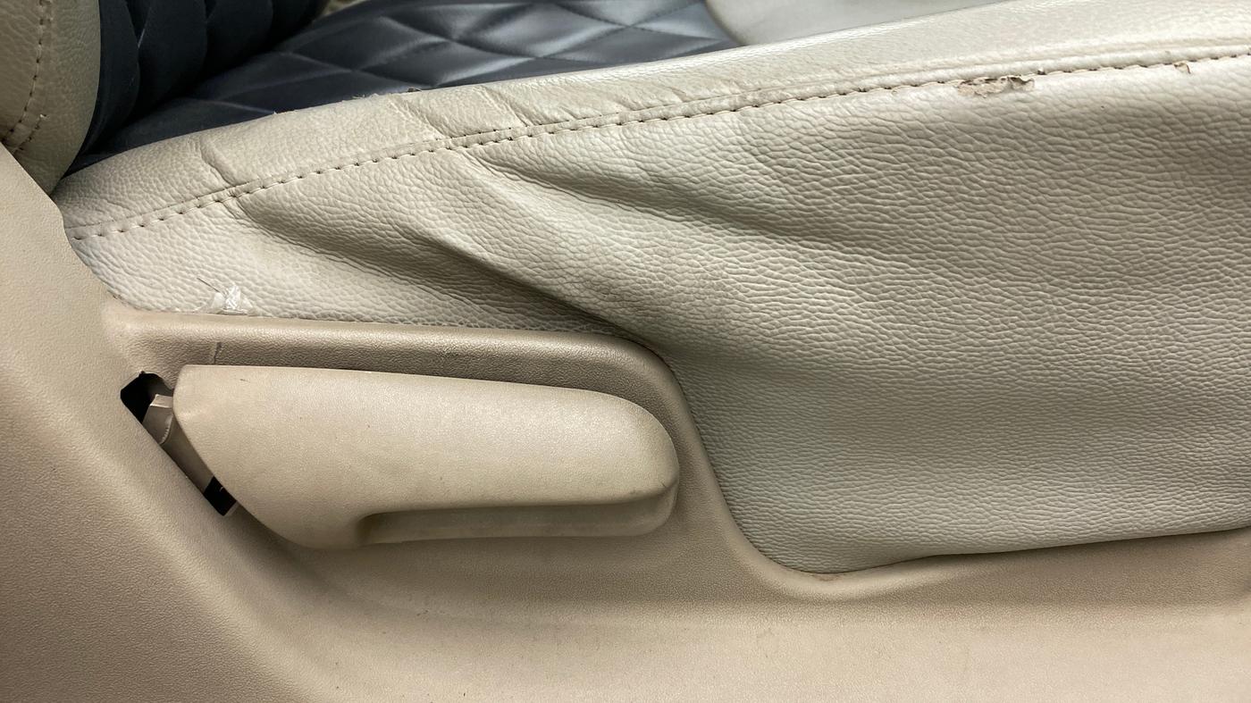 2018 Maruti Ertiga VDI SHVS, Diesel, Manual, 1,06,110 km, Driver Side Adjustment Panel