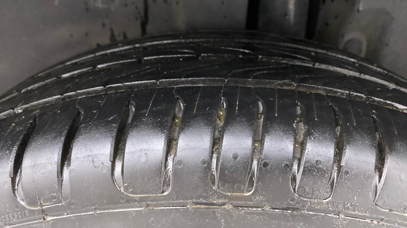 2018 Maruti Ertiga VDI SHVS, Diesel, Manual, 1,06,110 km, Left Rear Tyre Tread