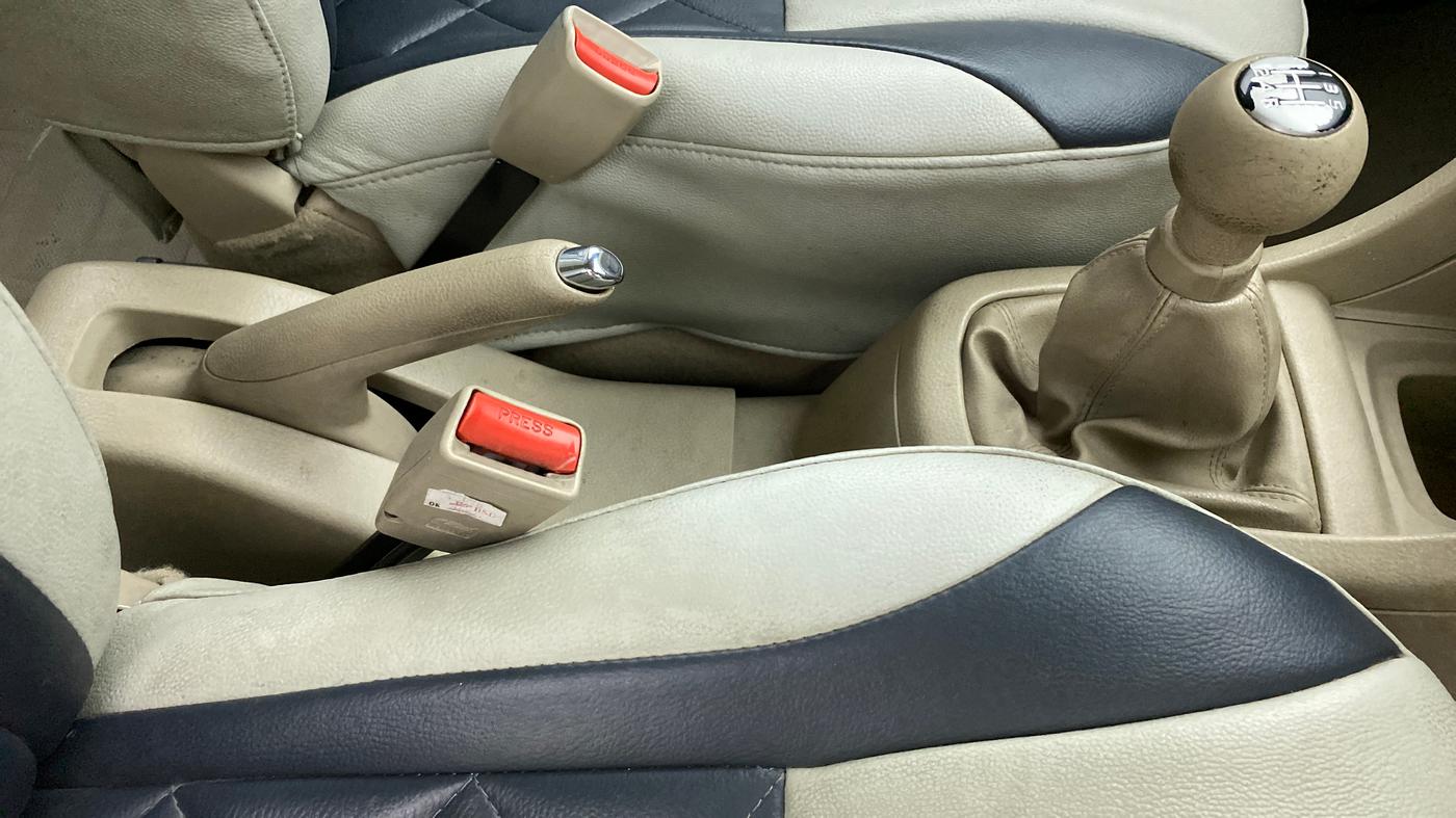 2018 Maruti Ertiga VDI SHVS, Diesel, Manual, 1,06,110 km, Gear Lever