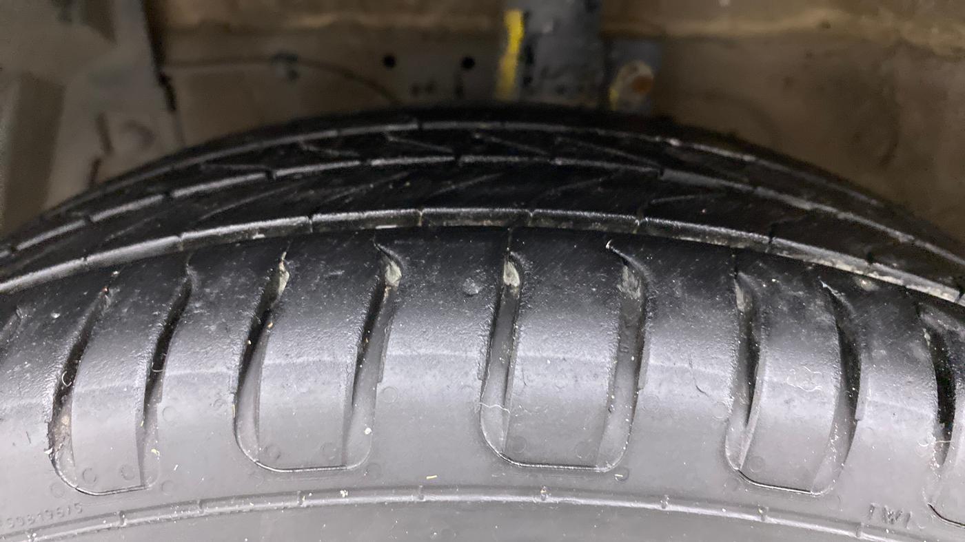 2018 Maruti Ertiga VDI SHVS, Diesel, Manual, 1,06,110 km, Left Front Tyre Tread