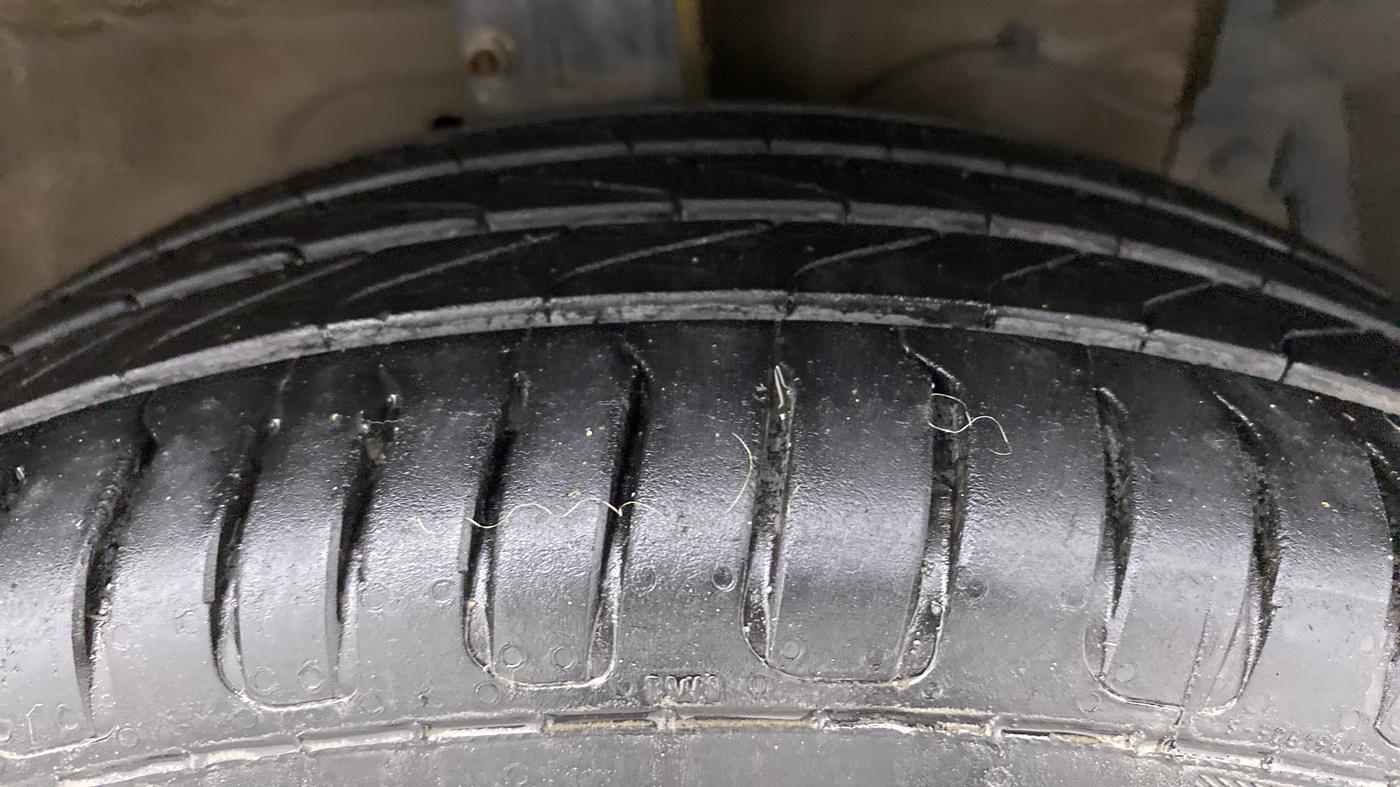 2018 Maruti Ertiga VDI SHVS, Diesel, Manual, 1,06,110 km, Right Front Tyre Tread