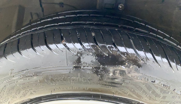 2015 Maruti Ertiga VDI, Diesel, Manual, 84,925 km, Left Front Tyre Tread