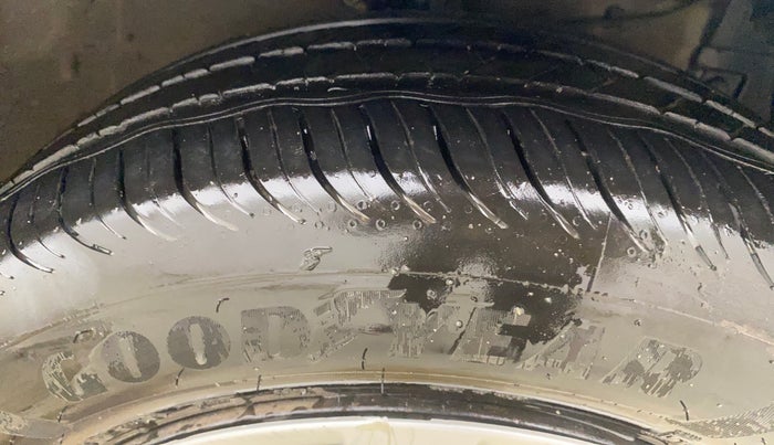 2015 Maruti Ertiga VDI, Diesel, Manual, 84,925 km, Right Front Tyre Tread