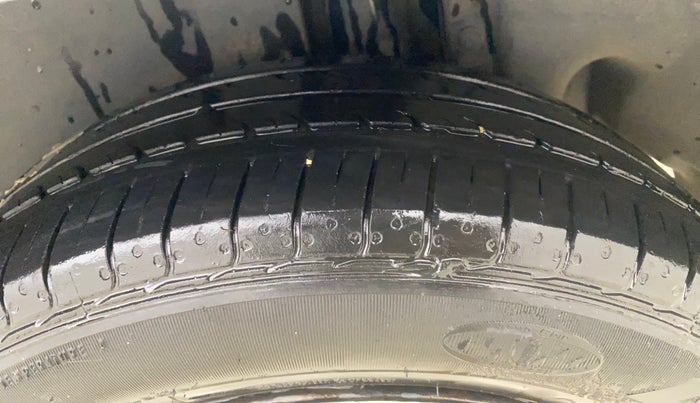2015 Maruti Ertiga VDI, Diesel, Manual, 84,925 km, Left Rear Tyre Tread