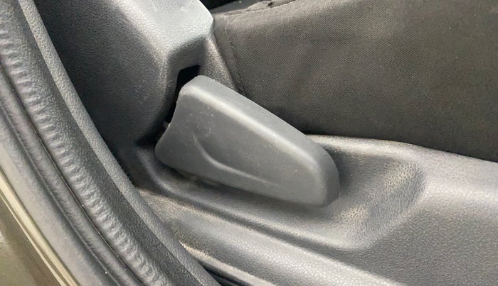 2016 Renault Kwid RXT 0.8, Petrol, Manual, 73,071 km, Driver Side Adjustment Panel