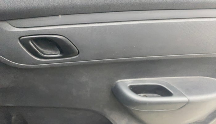 2016 Renault Kwid RXT 0.8, Petrol, Manual, 73,071 km, Driver Side Door Panels Control