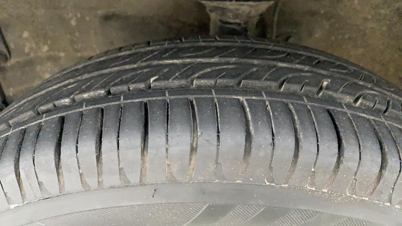 2011 Maruti Wagon R 1.0 VXI, Petrol, Manual, 45,068 km, Left Front Tyre Tread