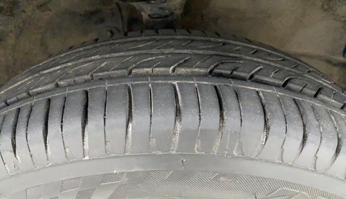 2011 Maruti Wagon R 1.0 VXI, Petrol, Manual, 45,068 km, Right Front Tyre Tread