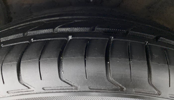 2015 Hyundai New Elantra 1.6 SX AT, Diesel, Automatic, 85,790 km, Left Front Tyre Tread