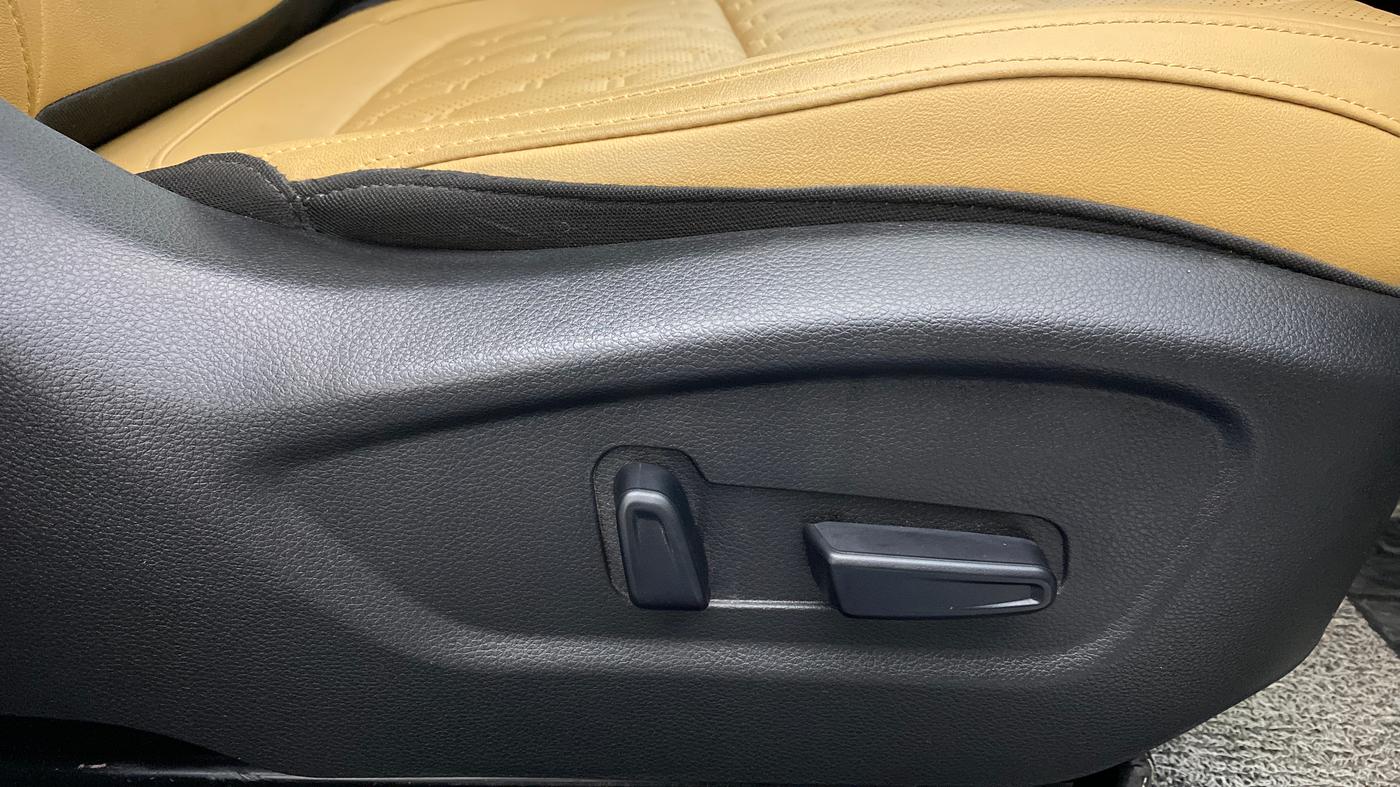 2021 KIA SELTOS HTX+ MT 1.5 DIESEL, Diesel, Manual, 6,413 km, Driver Side Adjustment Panel
