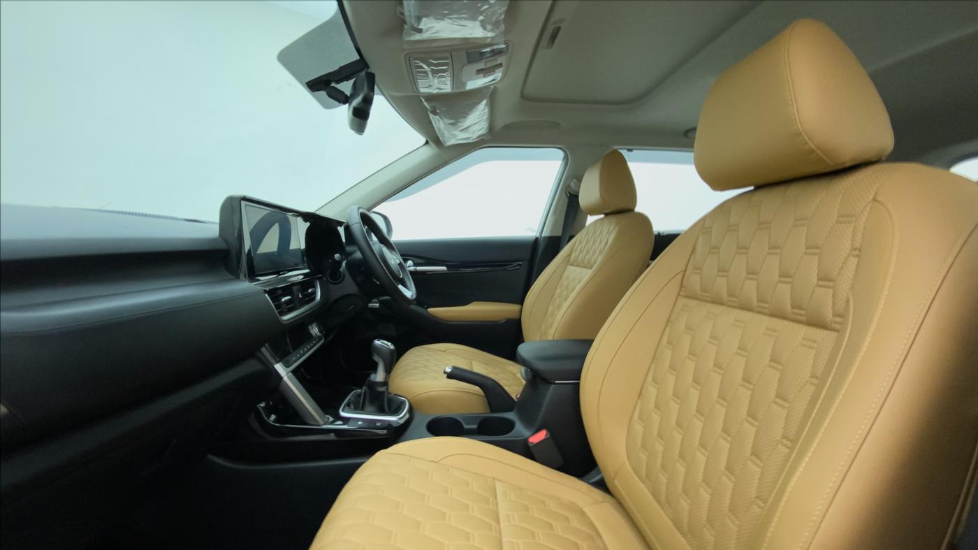 2021 KIA SELTOS HTX+ MT 1.5 DIESEL, Diesel, Manual, 6,413 km, Right Side Front Door Cabin