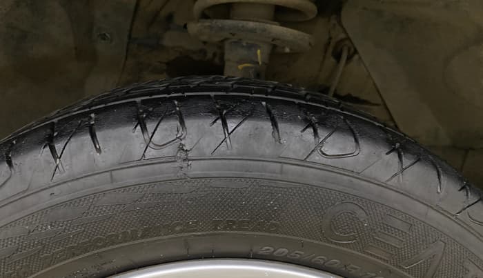 2016 Maruti Vitara Brezza LDI (O), Diesel, Manual, 1,20,785 km, Right Front Tyre Tread