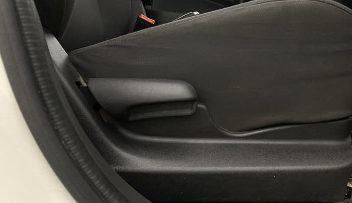 2016 Maruti Vitara Brezza LDI (O), Diesel, Manual, 1,20,785 km, Driver Side Adjustment Panel