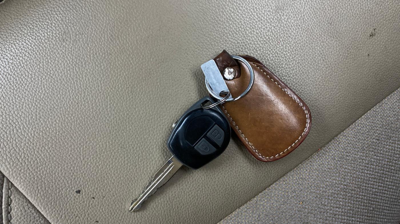 2015 Maruti Swift Dzire VXI, Petrol, Manual, 62,149 km, Key Close Up