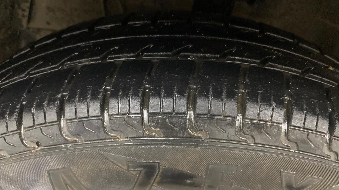 2015 Maruti Swift Dzire VXI, Petrol, Manual, 62,149 km, Left Front Tyre Tread