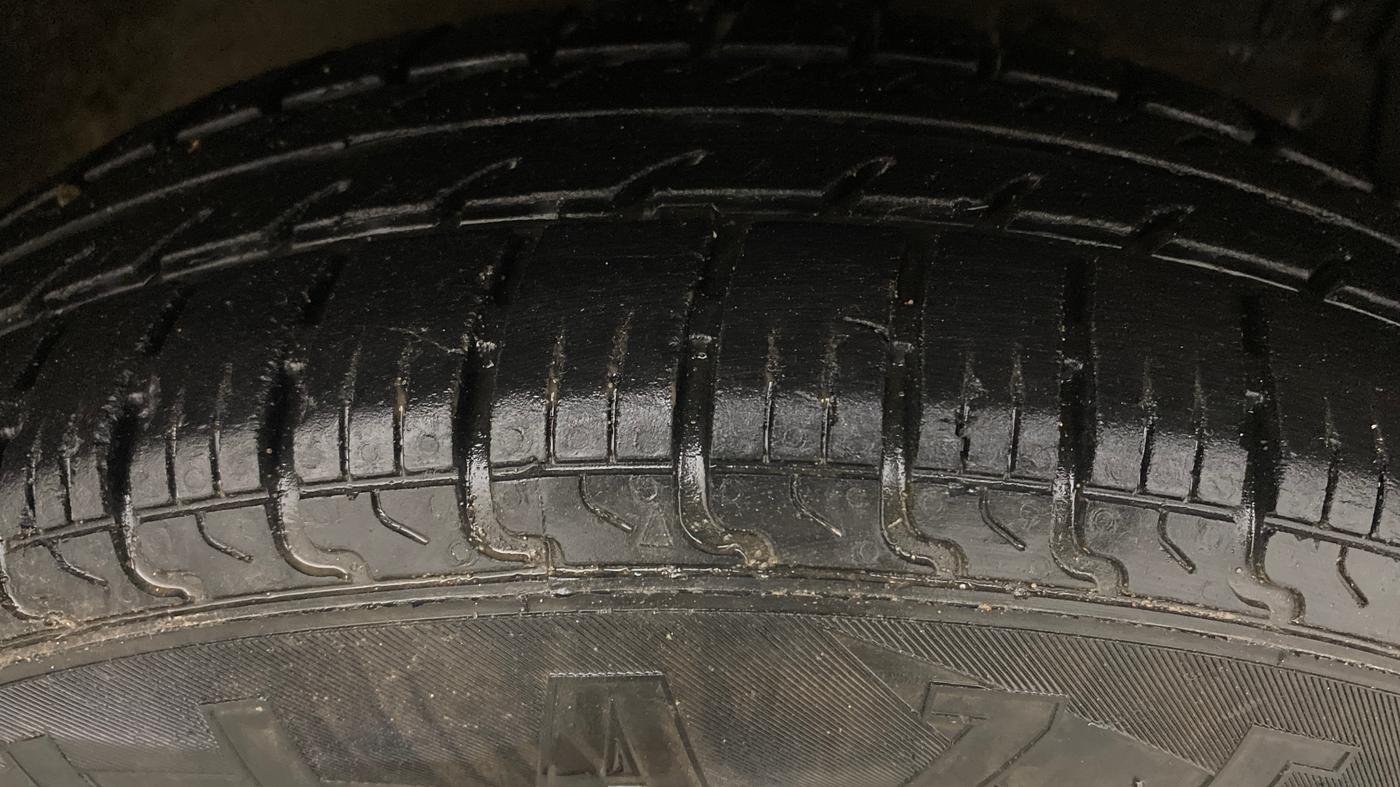 2015 Maruti Swift Dzire VXI, Petrol, Manual, 62,149 km, Right Front Tyre Tread