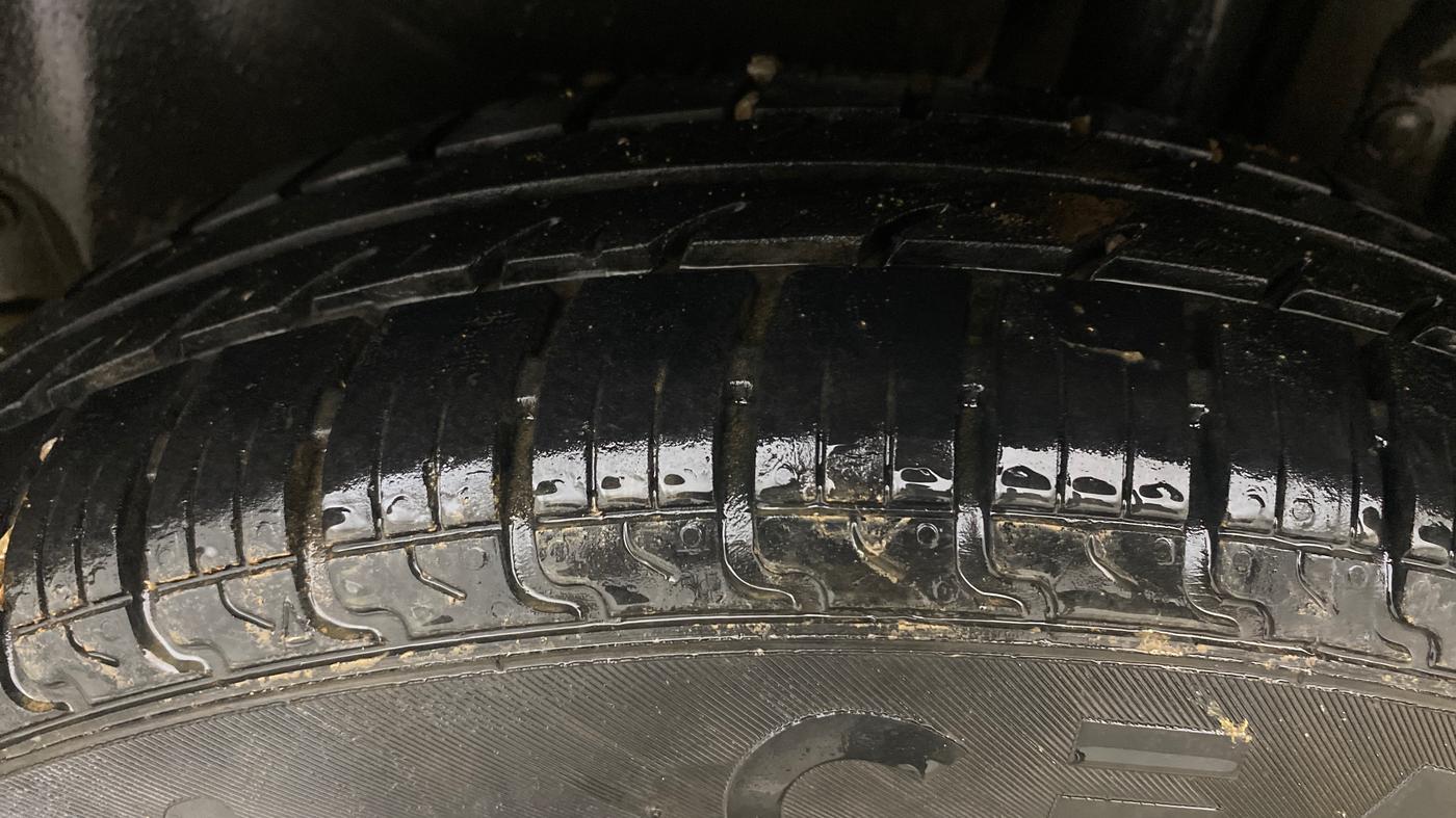 2015 Maruti Swift Dzire VXI, Petrol, Manual, 62,149 km, Left Rear Tyre Tread