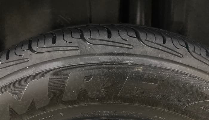 2015 Maruti Swift VXI, Petrol, Manual, 89,713 km, Left Rear Tyre Tread