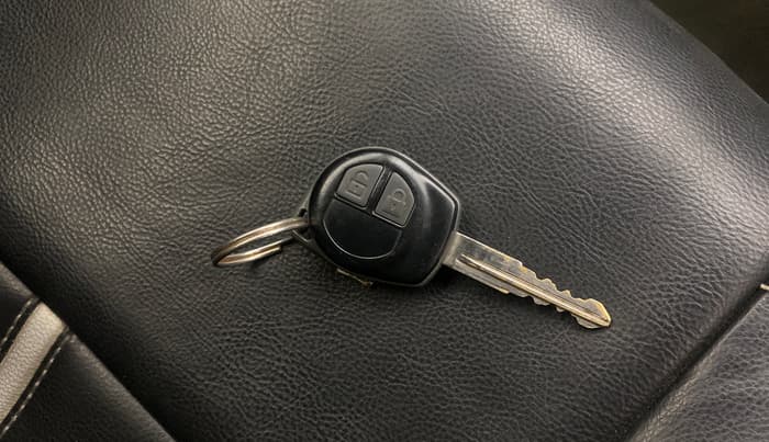 2015 Maruti Swift VXI, Petrol, Manual, 89,713 km, Key Close Up