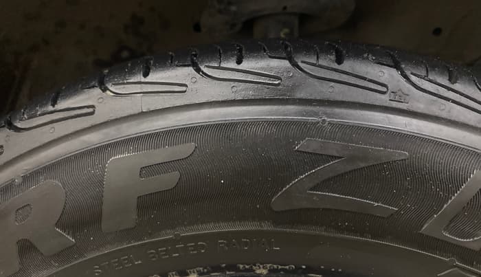2015 Maruti Swift VXI, Petrol, Manual, 89,713 km, Right Front Tyre Tread