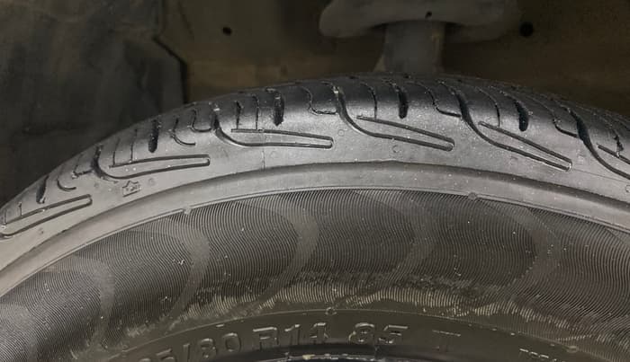 2015 Maruti Swift VXI, Petrol, Manual, 89,713 km, Left Front Tyre Tread
